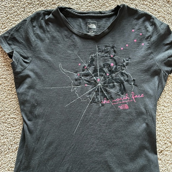 Tops - The  NorthFace TShirt Sz Small